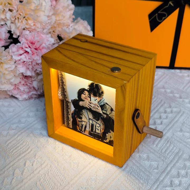 Hand-Crank Flipbook Box for Lovers – Romantic and Personalized Keepsake