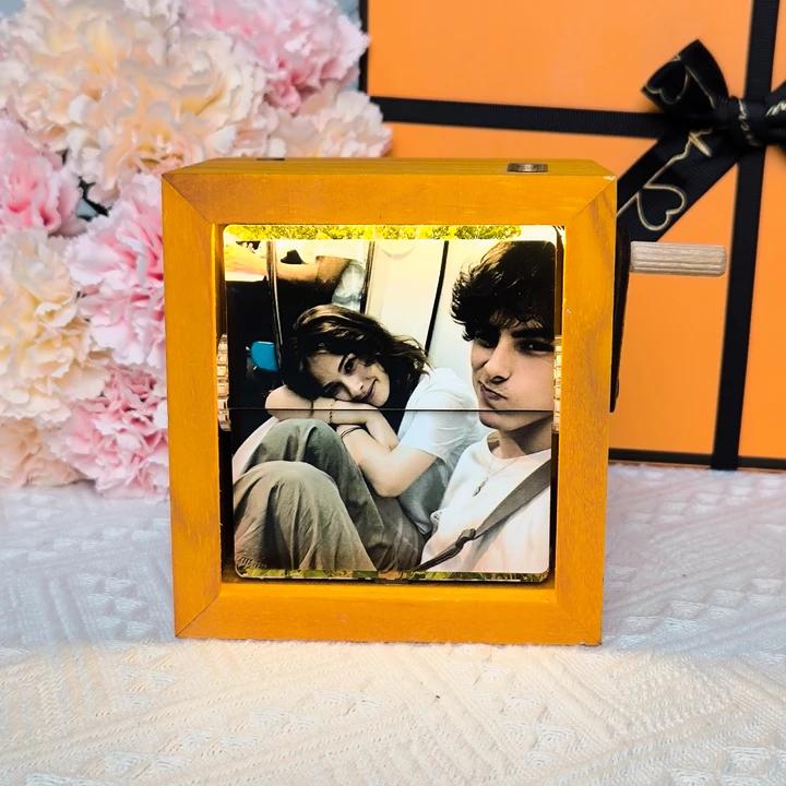 Hand-Crank Flipbook Box for Lovers – Romantic and Personalized Keepsake