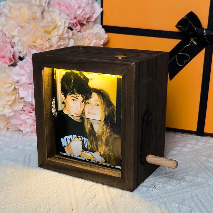 Hand-Crank Flipbook Box for Lovers – Romantic and Personalized Keepsake