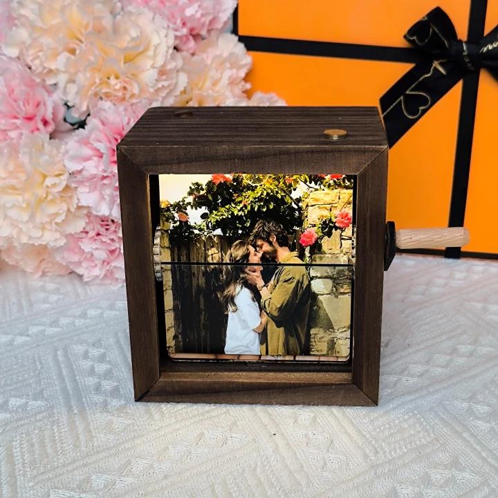 Hand-Crank Flipbook Box for Lovers – Romantic and Personalized Keepsake