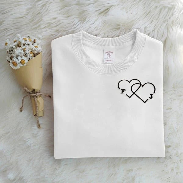 Embroidered double heart sweatshirt with personalized letters for couple