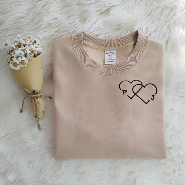 Embroidered double heart sweatshirt with personalized letters for couple