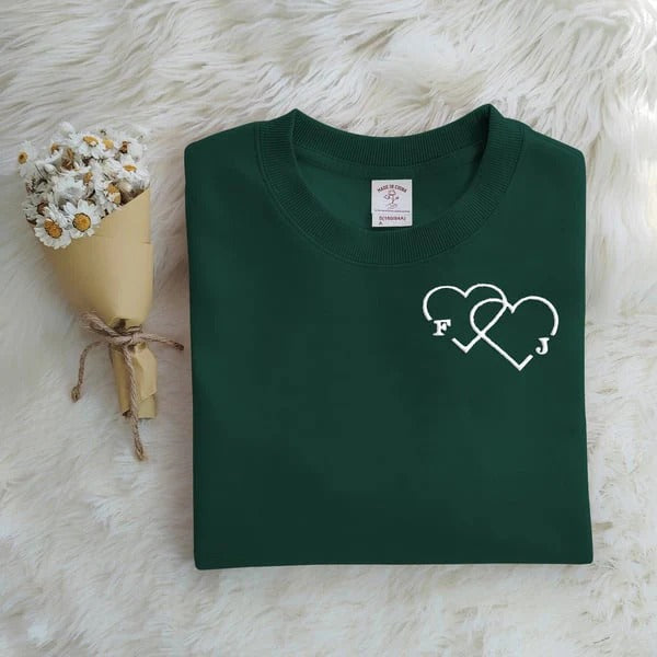 Embroidered double heart sweatshirt with personalized letters for couple