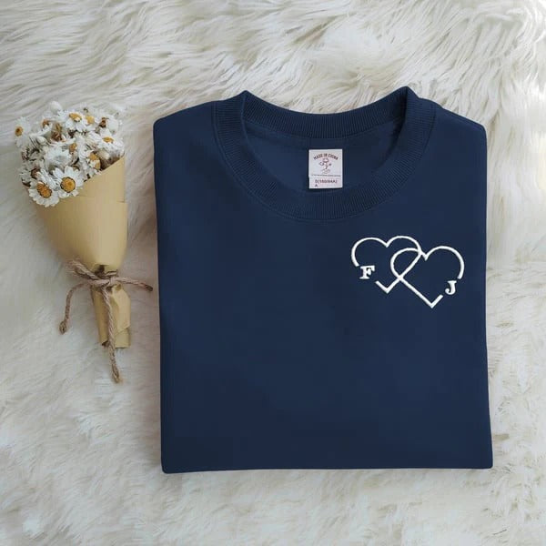Embroidered double heart sweatshirt with personalized letters for couple