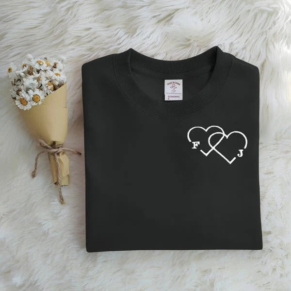 Embroidered double heart sweatshirt with personalized letters for couple