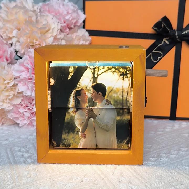 Hand-Crank Flipbook Box for Lovers – Romantic and Personalized Keepsake