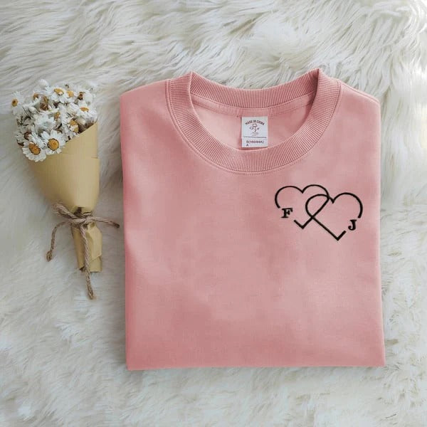 Embroidered double heart sweatshirt with personalized letters for couple
